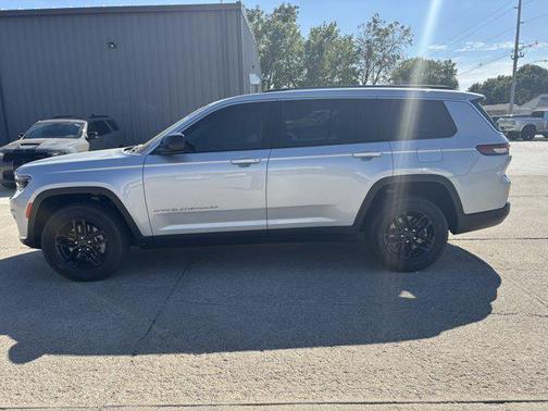 2022 Jeep Grand Cherokee L Laredo