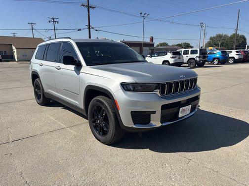 2022 Jeep Grand Cherokee L Laredo