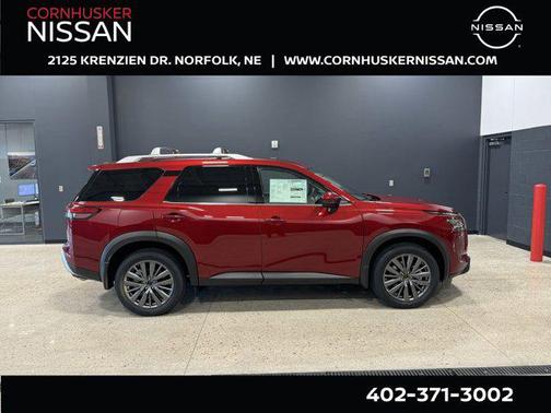 2025 Nissan Pathfinder SL 4WD