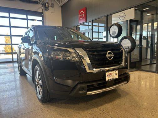 2025 Nissan Pathfinder SL 4WD