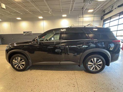 2025 Nissan Pathfinder SL 4WD