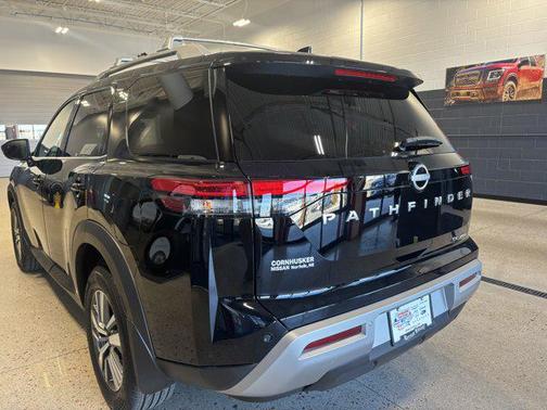 2025 Nissan Pathfinder SL 4WD