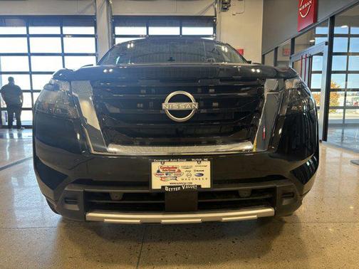 2025 Nissan Pathfinder SL 4WD