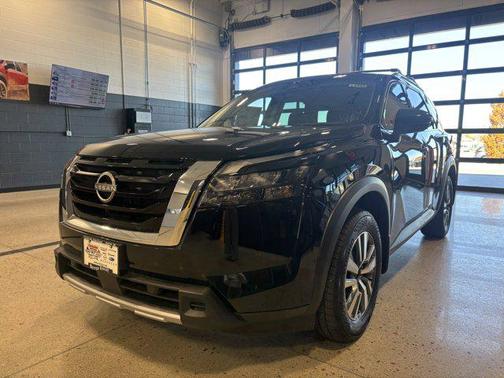 2025 Nissan Pathfinder SL 4WD