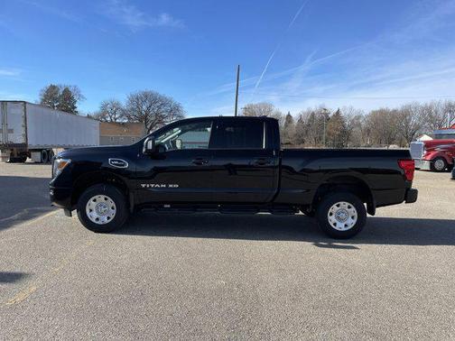 2022 Nissan Titan XD SV