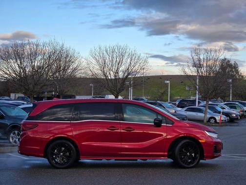 Radiant Red Metallic II 2025 Honda Odyssey Sport-L