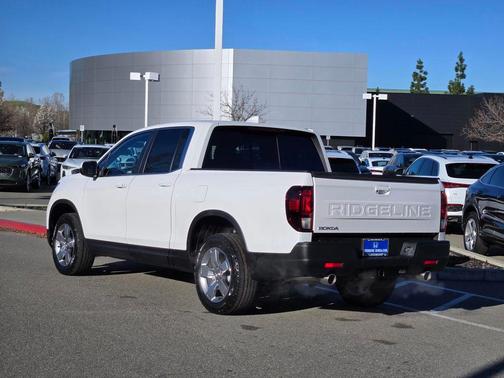 Platinum White Pearl 2026 Honda Ridgeline RTL