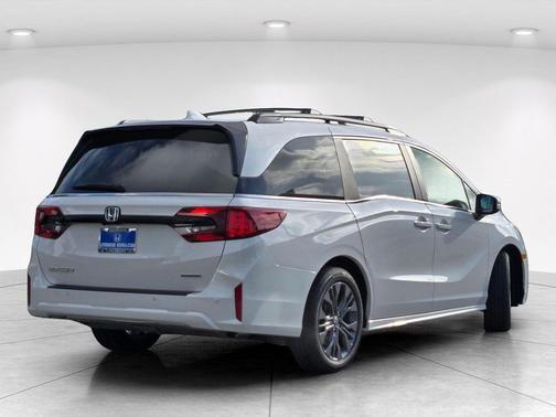 Platinum White Pearl 2026 Honda Odyssey Touring