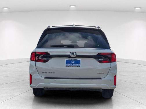 Platinum White Pearl 2026 Honda Odyssey Touring