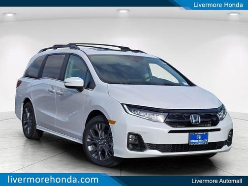 Platinum White Pearl 2026 Honda Odyssey Touring
