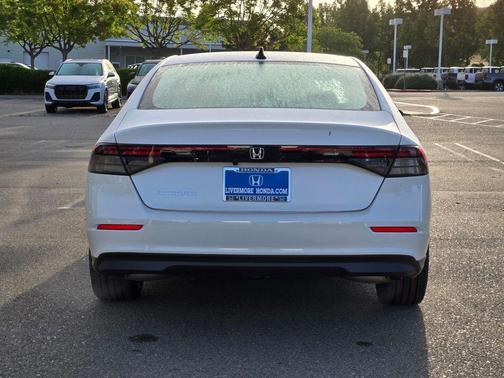 Platinum White Pearl 2026 Honda Accord SE