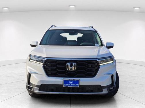 Platinum White Pearl 2025 Honda Pilot Touring 8-Passenger