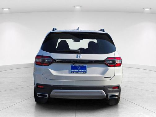 Platinum White Pearl 2025 Honda Pilot Touring 8-Passenger