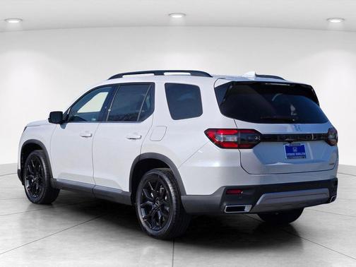 Platinum White Pearl 2025 Honda Pilot Touring 8-Passenger