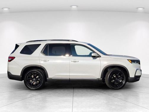 Platinum White Pearl 2025 Honda Pilot Touring 8-Passenger
