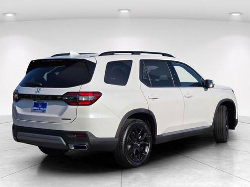 Platinum White Pearl 2025 Honda Pilot Touring 8-Passenger