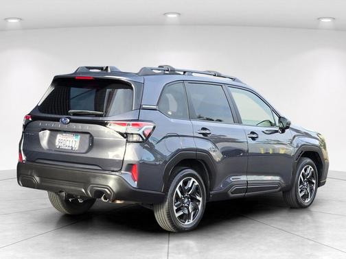 Magnetite Gray Metallic 2025 Subaru Forester Limited