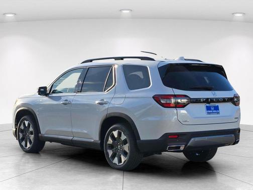 Platinum White Pearl 2026 Honda Pilot Touring 8-Passenger