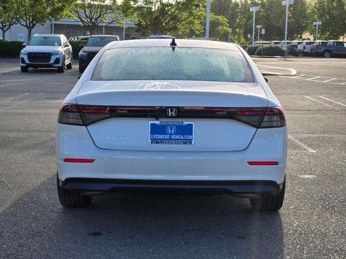 Platinum White Pearl 2026 Honda Accord SE