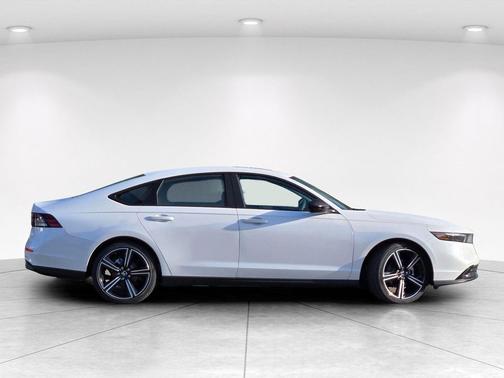 Platinum White Pearl 2026 Honda Accord SE