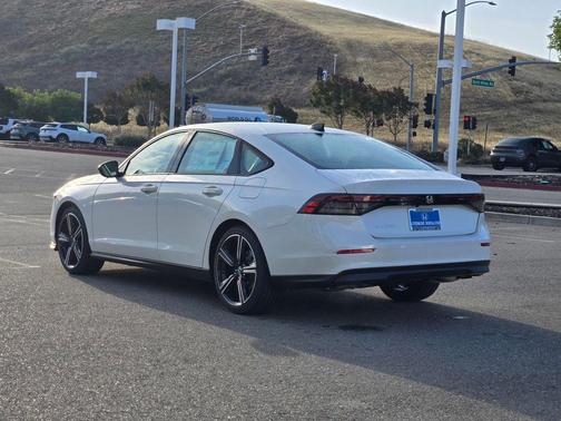 Platinum White Pearl 2026 Honda Accord SE