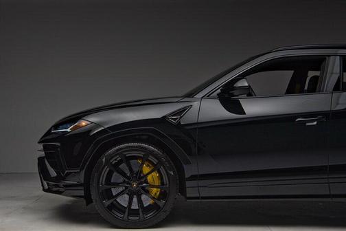 2024 Lamborghini Urus S