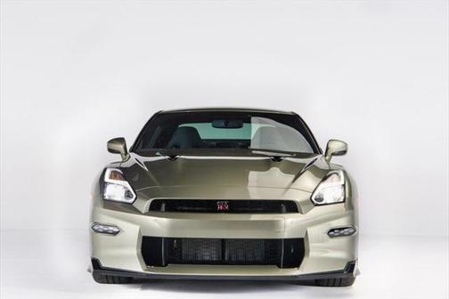 2024 Nissan GT-R T-spec Dual-clutch 6-Speed Transmission