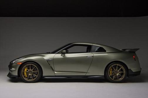 2024 Nissan GT-R T-spec Dual-clutch 6-Speed Transmission