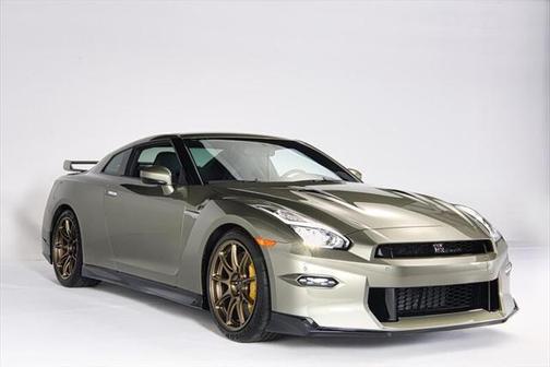 2024 Nissan GT-R T-spec Dual-clutch 6-Speed Transmission