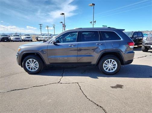 Photo 3 of 37 of 2021 Jeep Grand Cherokee Laredo