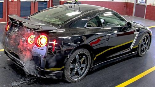 Photo 2 of 5 of 2016 Nissan GT-R Black Edition