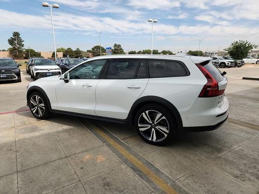 Crystal White Pearl 2025 Volvo V60 Cross Country Plus, B5 AWD Gas (mild hybrid)