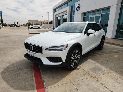 Crystal White Pearl 2025 Volvo V60 Cross Country Plus, B5 AWD Gas (mild hybrid)