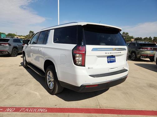 WHITE 2024 Chevrolet Suburban LT