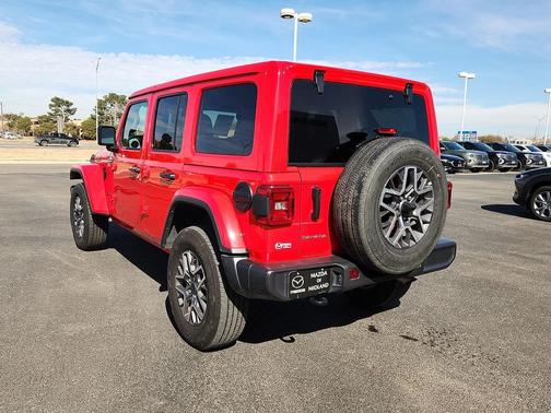 2025 Jeep Wrangler 4-Door Sahara 4x4