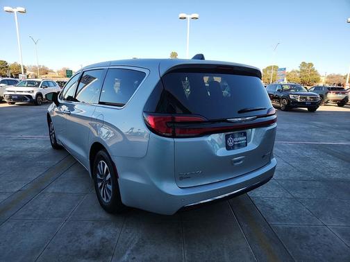 2024 Chrysler Pacifica Hybrid Select