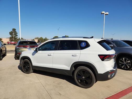 2025 Volkswagen Taos 1.5T SE