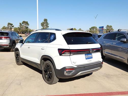 2025 Volkswagen Taos 1.5T SE