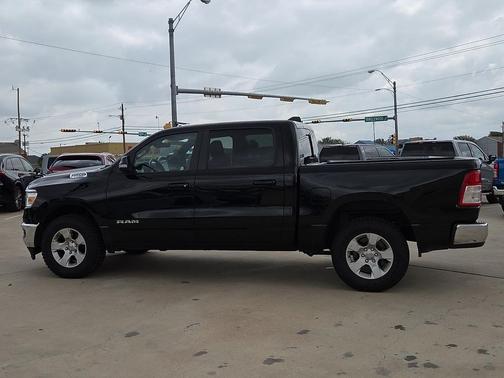 Diamond Black Crystal Pearlcoat 2022 RAM 1500 Big Horn/Lone Star