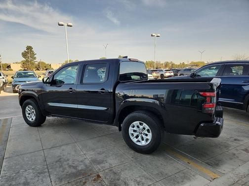 2024 Nissan Frontier SV