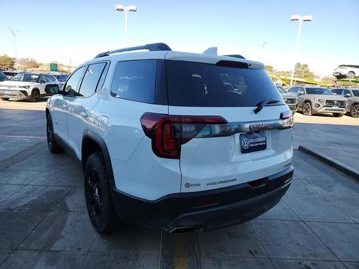 2023 GMC Acadia AWD AT4