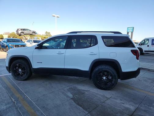 2023 GMC Acadia AWD AT4