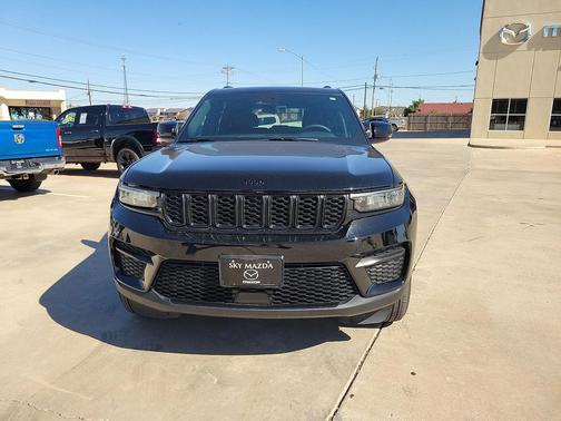 Diamond Black Crystal Pearlcoat 2025 Jeep Grand Cherokee Altitude