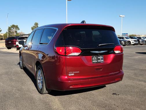 2023 Chrysler Voyager LX