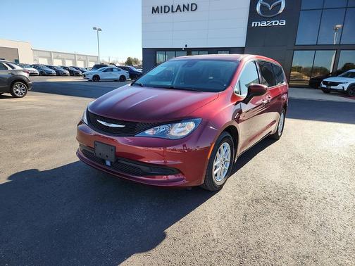 2023 Chrysler Voyager LX