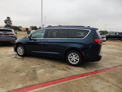 Fathom Blue Pearlcoat 2022 Chrysler Pacifica Touring L