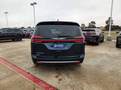 Fathom Blue Pearlcoat 2022 Chrysler Pacifica Touring L