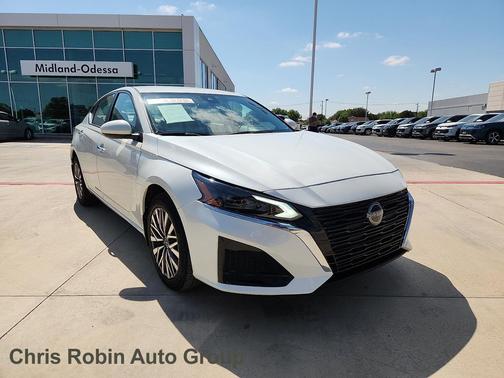 Pearl White Tricoat 2023 Nissan Altima 2.5 SV