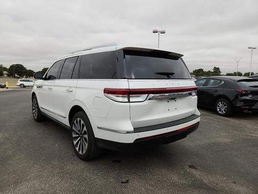 Pristine White Metallic Tri-Coat 2023 Lincoln Navigator Reserve