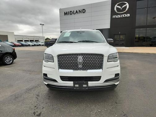 Pristine White Metallic Tri-Coat 2023 Lincoln Navigator Reserve